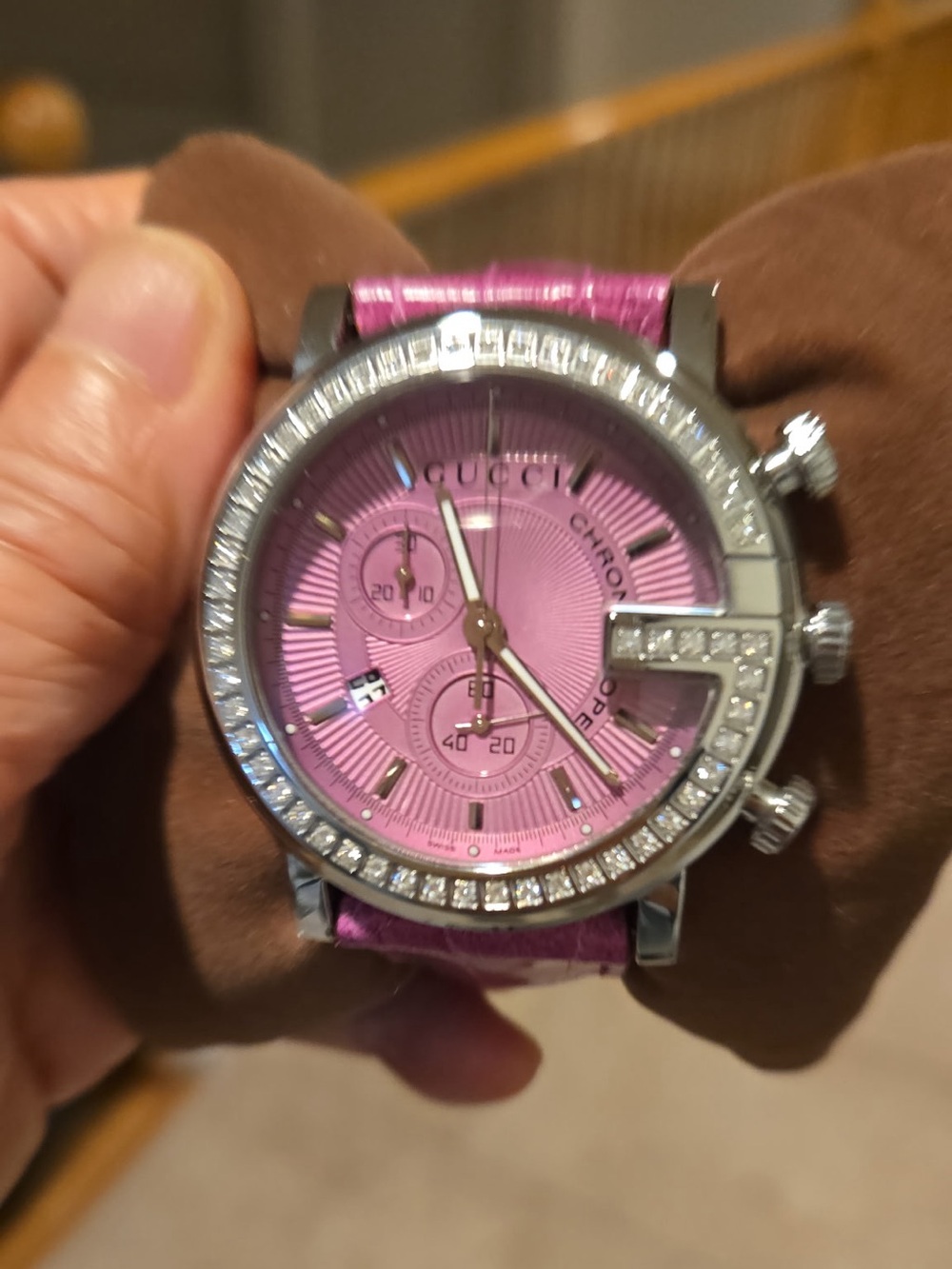 Gucci 2cttw Diamond Bezel Pink Crocodile Genuine Leather-Strap Chronograph